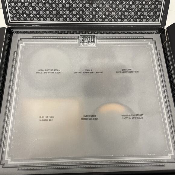 BlizzCon 2018 Collectible Box Diablo Complete W/ Sealed Book & Collectibles! - Picture 3 of 5